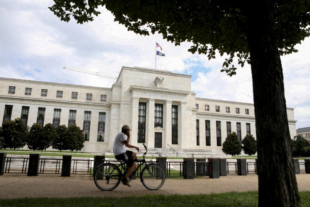 Federal Reserve Officials Signal Not in Hurry to Cut Interest Rates