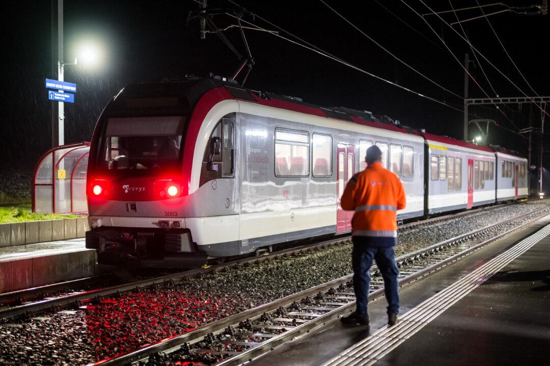 Armed Iranian Asylum Seeker Holding 13 People Hostage on Swiss Train Shot Dead: Police