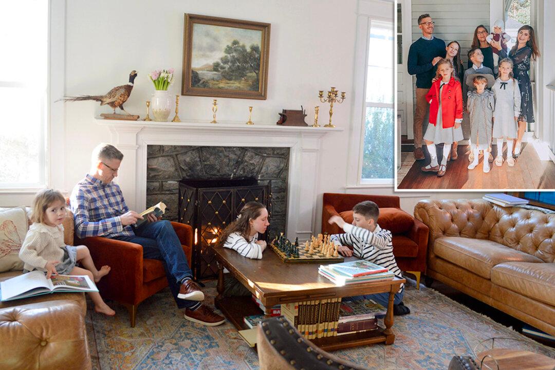Parents of 8 Kids Create Technology-Free ‘Study’ for Talking, Playing, Music, and Books
