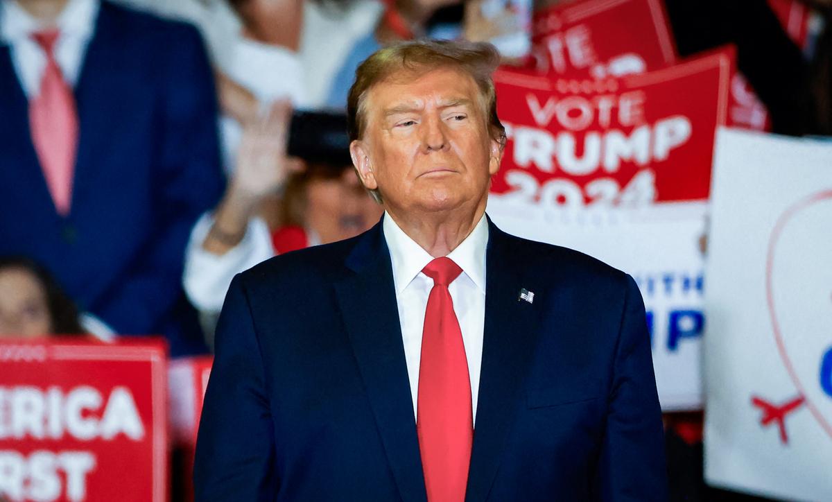 Trump Asks Supreme Court to Block Rejection of Presidential Immunity