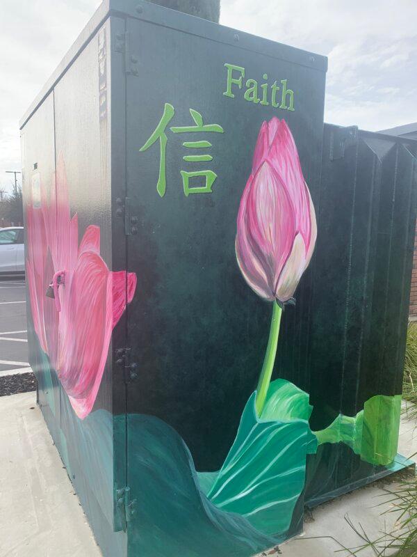 A painting of a lotus flower with a Chinese character by Suzanne Gayle on a public utility box in Livermore, Calif., on Jan. 28, 2024. (Helen Billings/The Epoch Times)