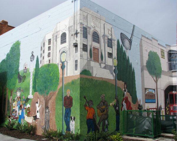 A building mural by Suzanne Gayle. (Courtesy of Suzanne Gayle)