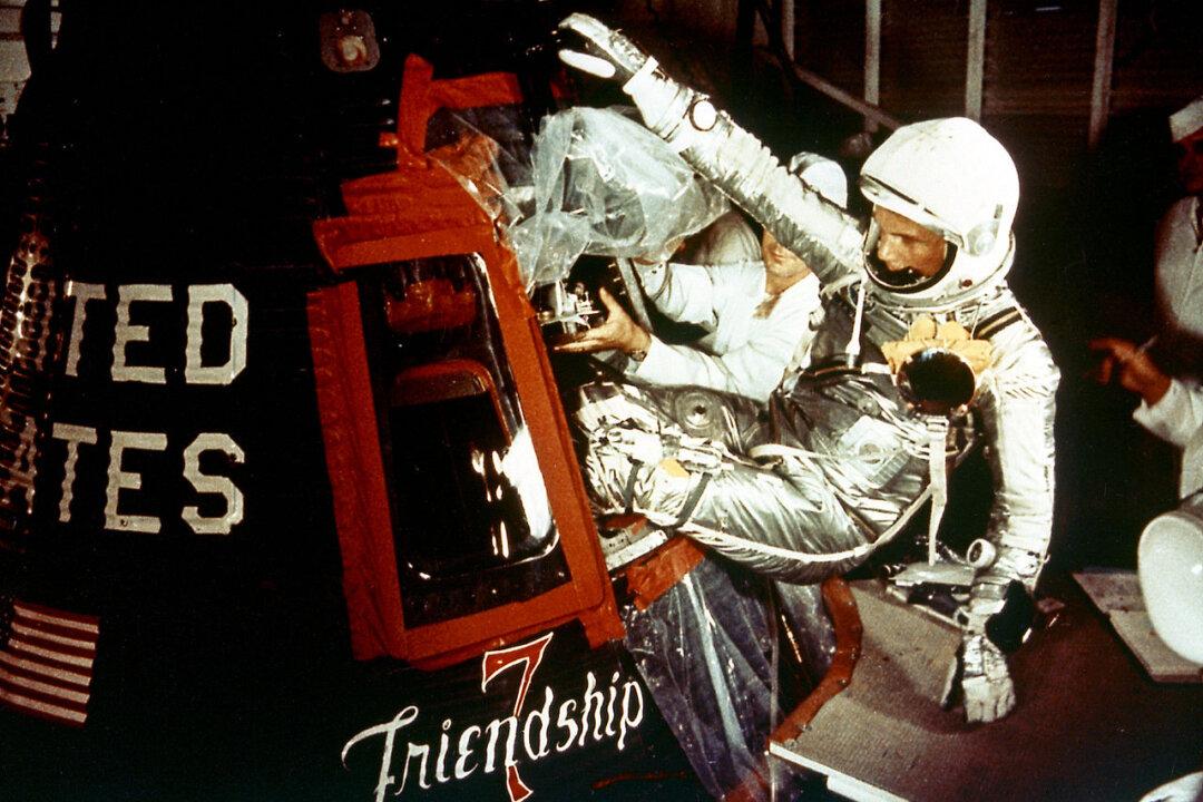 US Politics, Science, and Daring Win the Space Race