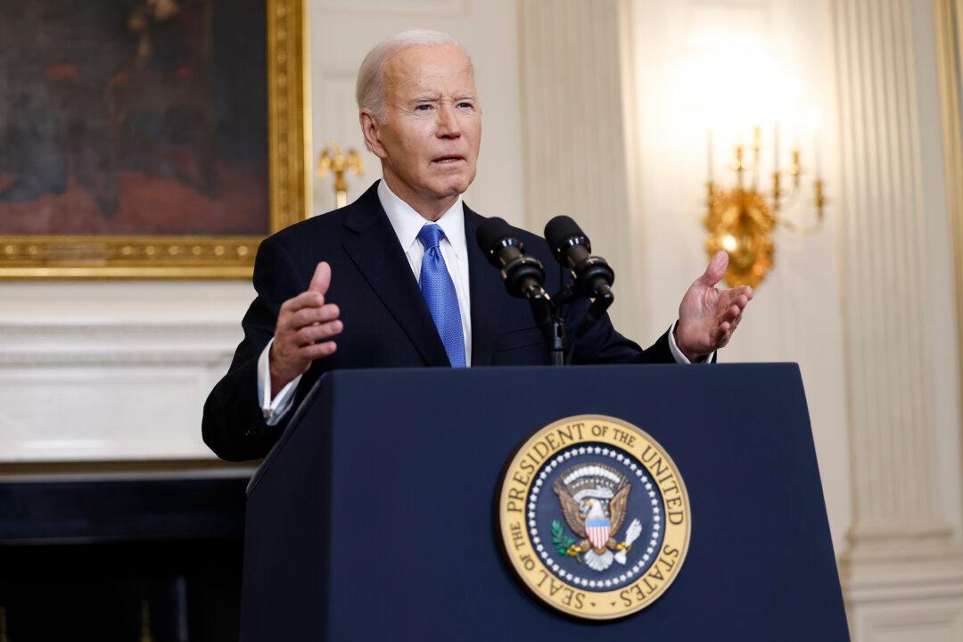 Biden Urges House to Take Up Ukraine, Israel Aid Package ‘Immediately’