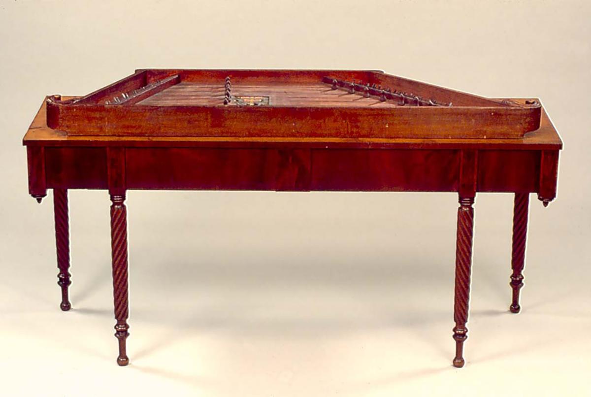 A 19th-century American hammered dulcimer, circa 1815, from Ohio. The Metropolitan Museum of Art, New York City. (Public Domain)