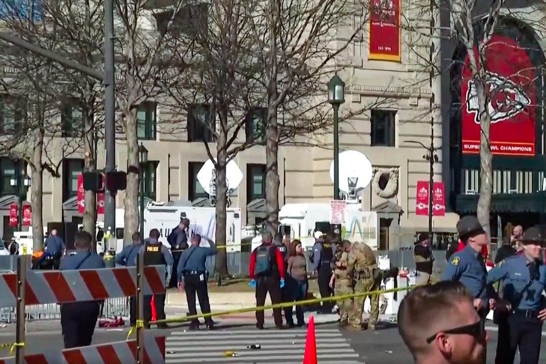 Video: Chiefs Super Bowl Victory Parade Turns Chaotic as Shooting Erupts Near Celebration