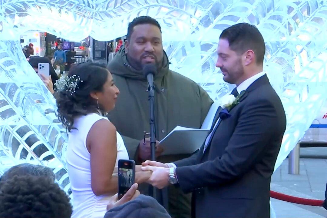 Times Square Hosts Weddings, Surprise Proposals on Valentine’s Day