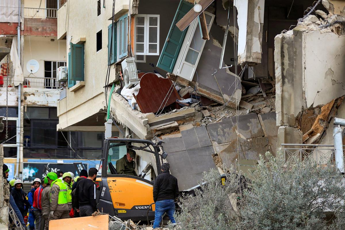 Israeli Airstrikes Killed 10 Lebanese Civilians in a Single Day; Hezbollah Vows to Retaliate