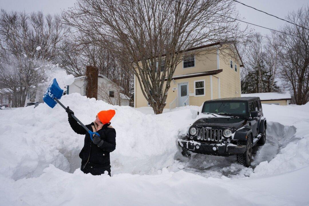 Second Day of Storm Brings More Wind, Heavy Snow to Nova Scotia, Newfoundland