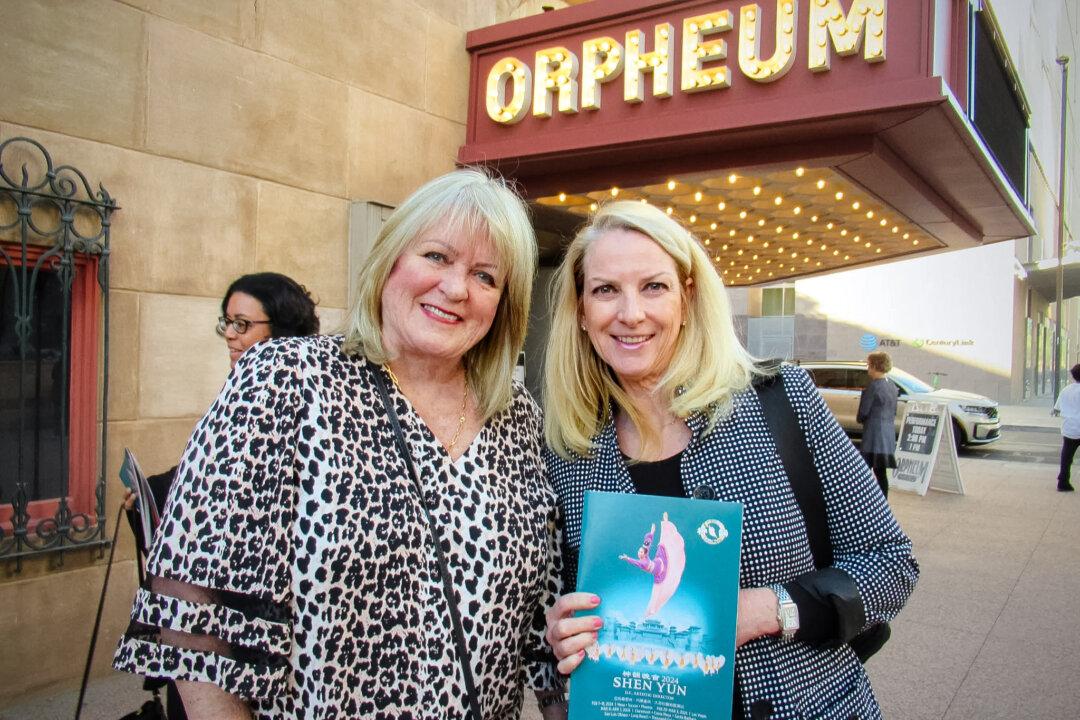 Phoenix Audience Sees Beauty and Wisdom in Shen Yun