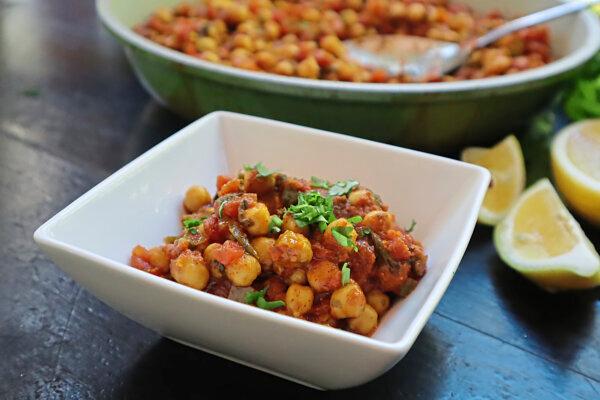 This easy and nutritious vegetarian chana masala is made with chickpeas, tomatoes and spices in one pot. (Gretchen McKay/Pittsburgh Post-Gazette/TNS)