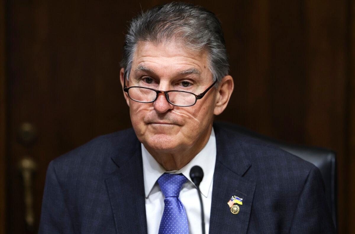 Sen. Joe Manchin (D-W. Va.), Senate Energy and Natural Resources Committee chair, presides over a hearing on battery technology in Washington on Sept. 22, 2022. (Kevin Dietsch/Getty Images)
