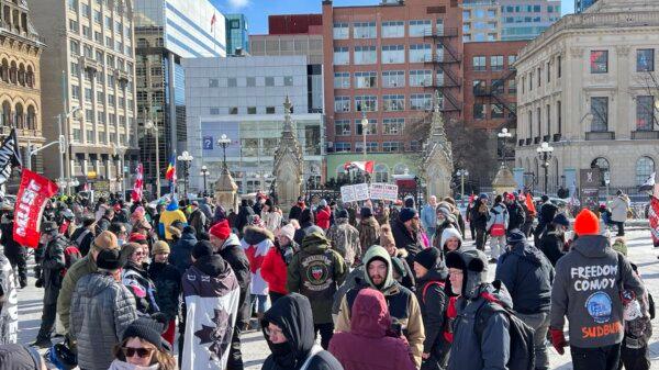 People gather on Parliament Hill in Ottawa to mark the two-year anniversary of the Freedom Convoy protest, on Feb. 17, 2024. (Annie Wu/NTD)