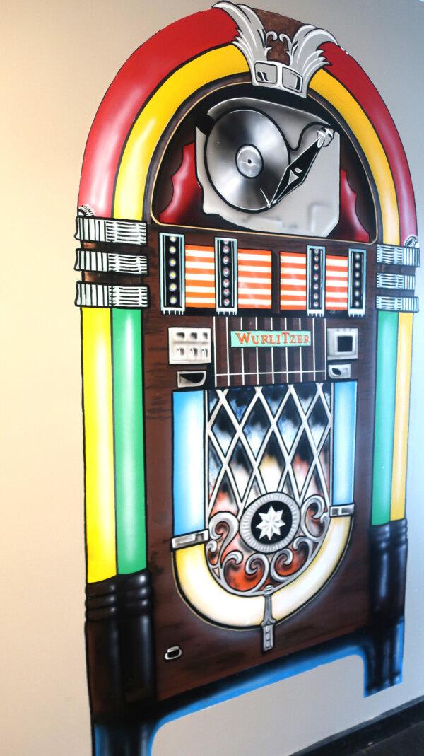 This mural of a jukebox at Jack's Diner in Hollywood, Florida, recalls diners from bygone days. (Victor Block)