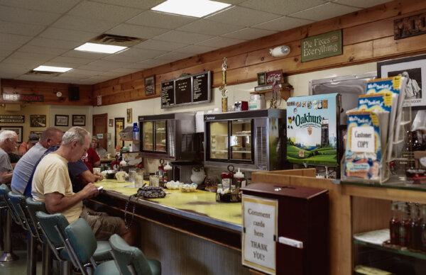 Moody's Diner in Waldoboro, Maine, serves up good food and offers 18 cabins and rooms where travelers can spend the night, too. (Jennifer Lobo/Dreamstime)