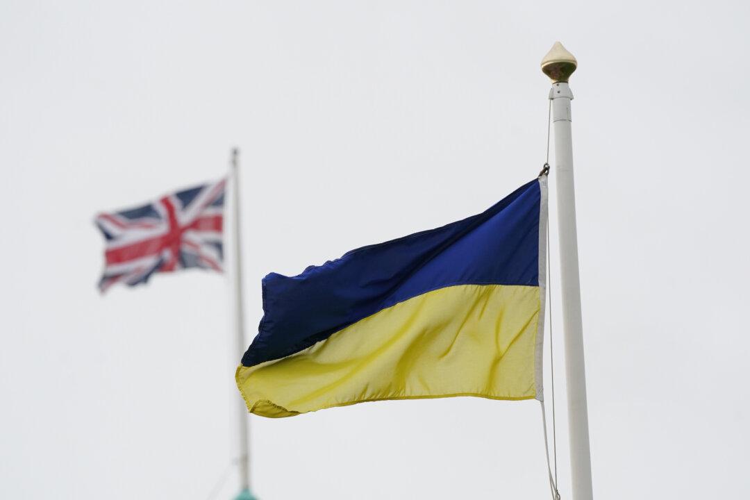 UK Offers Ukrainians 18-Month Visa Extension
