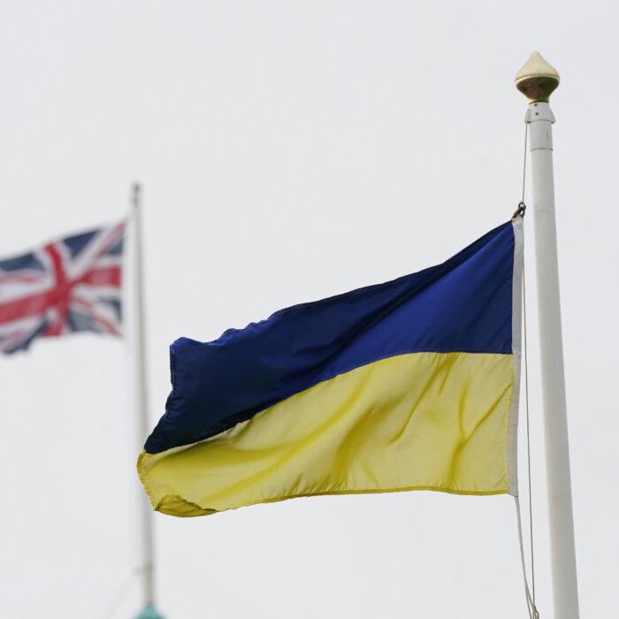 UK Offers Ukrainians 18-Month Visa Extension