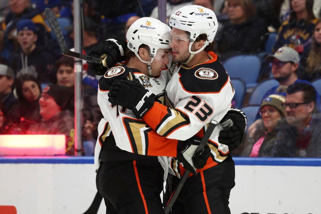 Troy Terry Has Goal, 2 Assists and Gibson Makes 34 Saves in Ducks’ 4–3 Win Over Sabres
