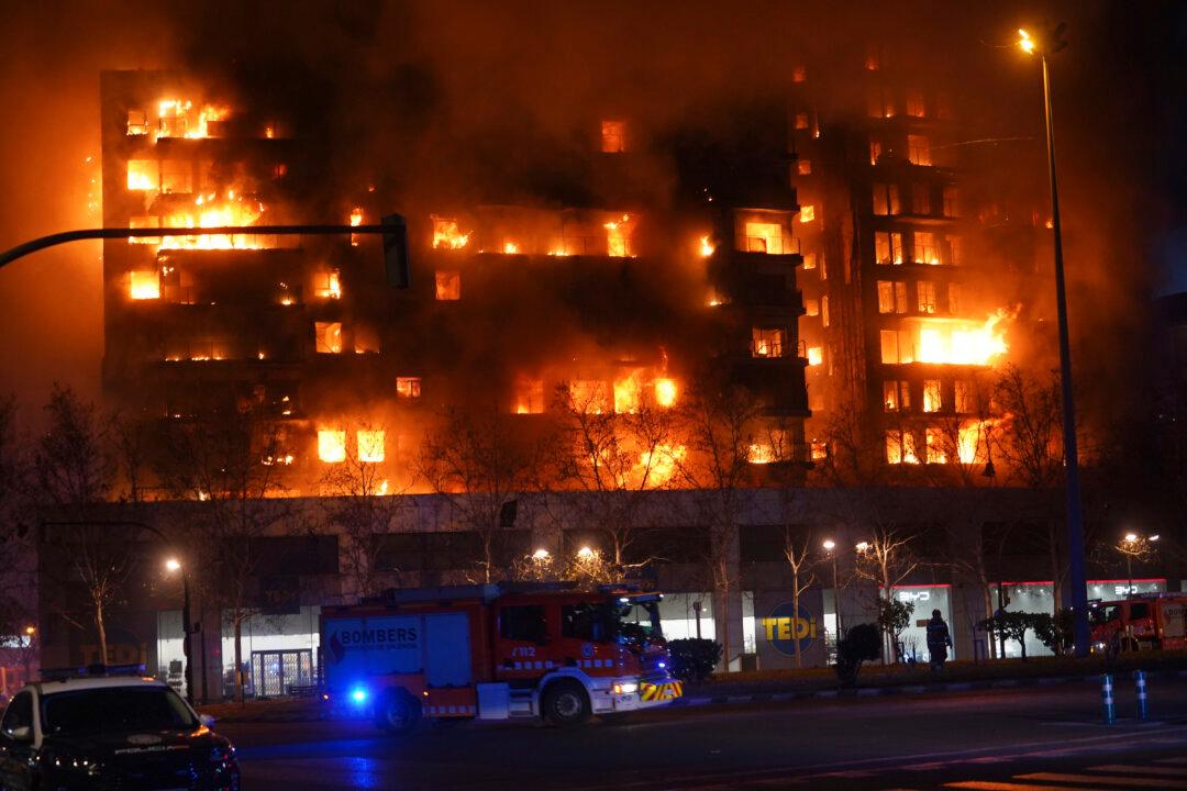 Fire Engulfs 2 Buildings in Spanish City of Valencia, Killing at Least 4 People