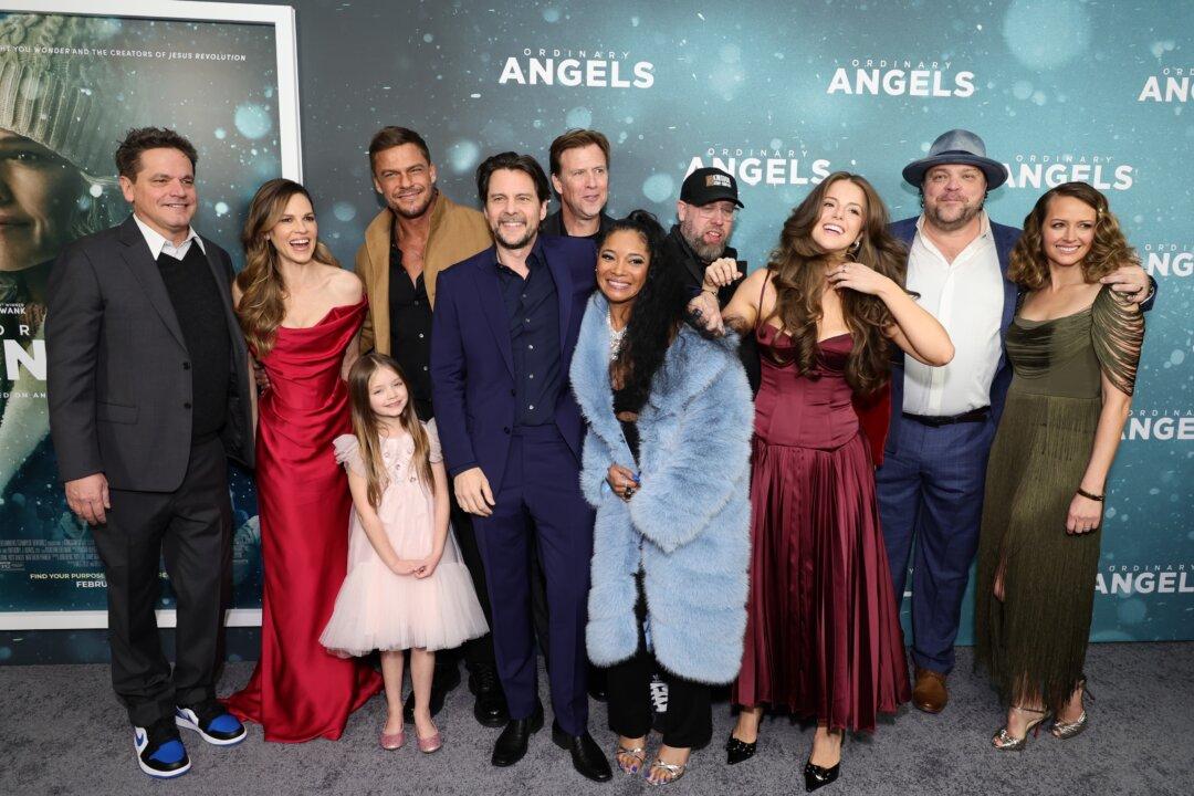 Hilary Swank, Alan Ritchson Star in New Faith-Based Film ‘Ordinary Angels’
