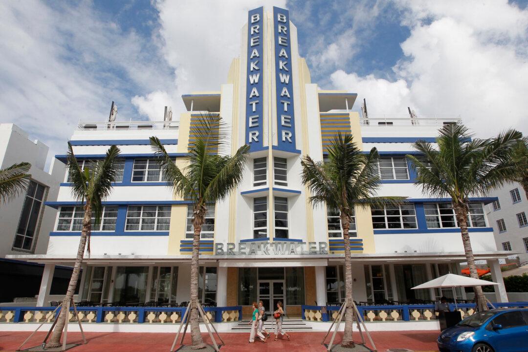 How to Spend the Day (But Not the Night) at High-Buck Resorts, Hotels From Maui to Miami