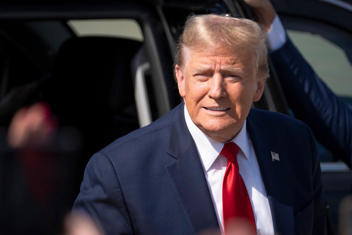 Republican presidential candidate and former President Donald J. Trump greets his supporters at Greenville-Spartanburg International Airport in Greer, S.C., on Feb. 20, 2024. (Madalina Vasiliu/The Epoch Times)