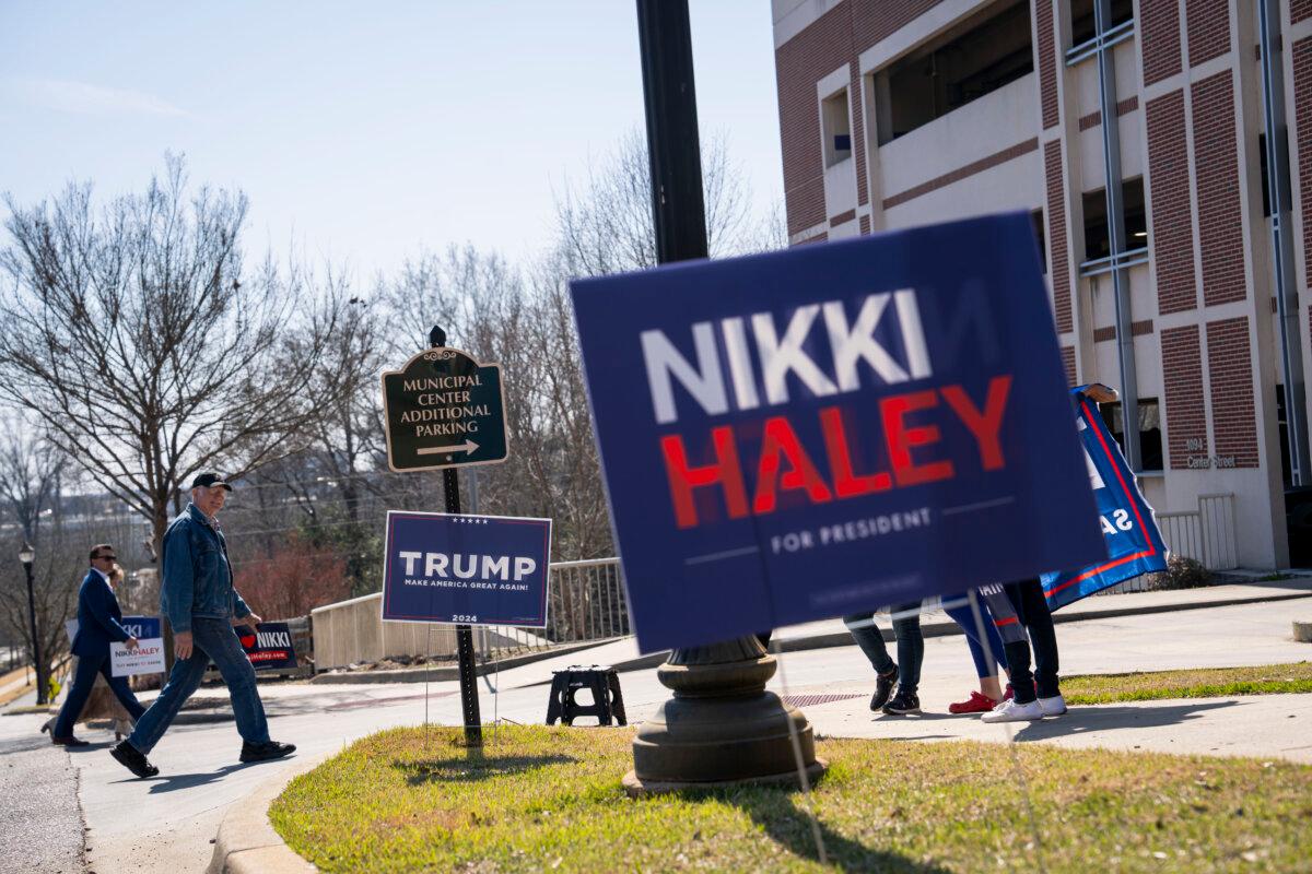 2024 Presidential candidates Donald J. Trump and Nikki Haley supporters after a Haley event in North Augusta, S.C., on Feb. 21, 2024. (Madalina Vasiliu/The Epoch Times)