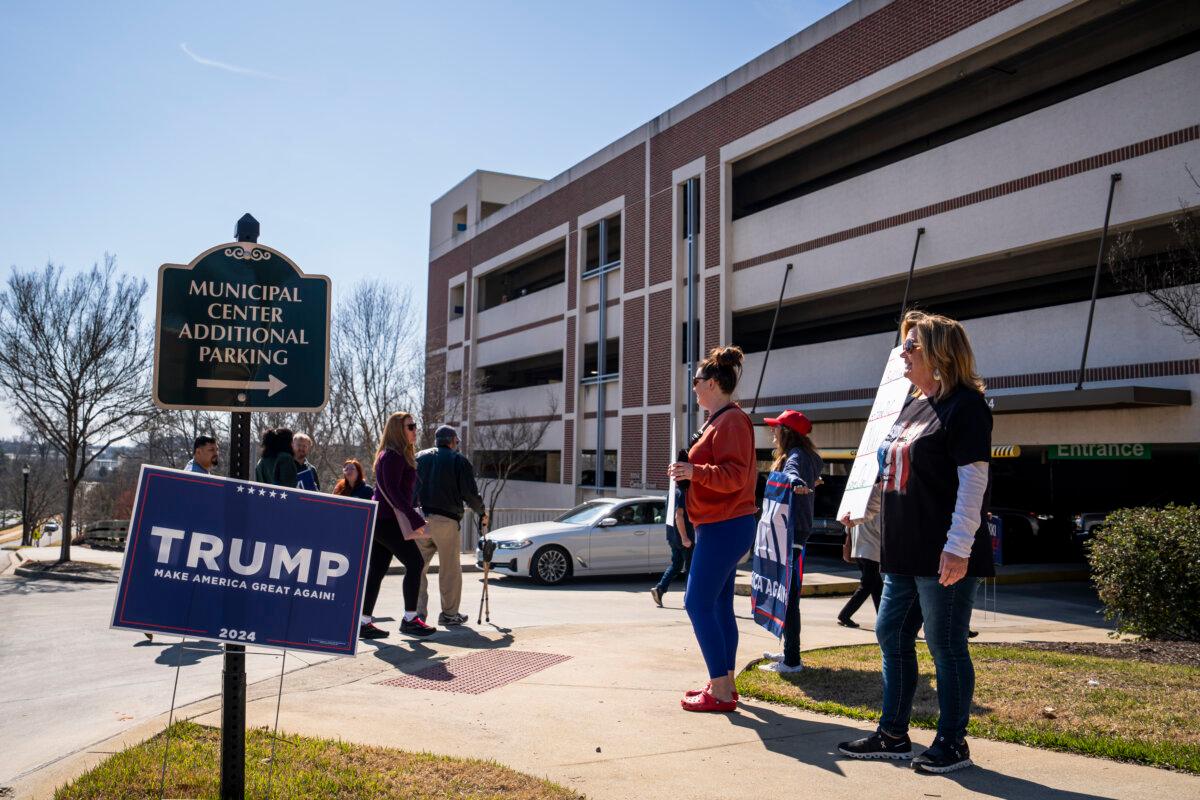 2024 Presidential candidates Donald J. Trump and Nikki Haley supporters after a Haley event in North Augusta, S.C., on Feb. 21, 2024. (Madalina Vasiliu/The Epoch Times)