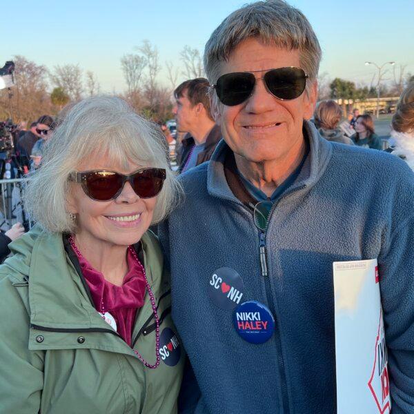 Kurt Dehlenbeck and Diane Derusha at Haley event in Mt Pleasant., S.C. on Feb. 23, 2024. (Lawrence Wilson/The Epoch Times)