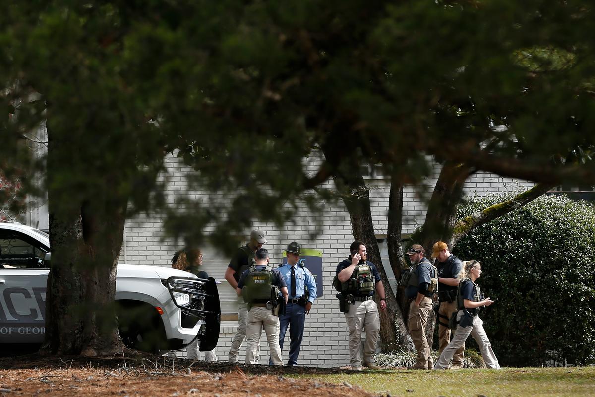 University of Georgia police along with Athens-Clarke County police, Georgia State Patrol, and the Georgia Bureau of Investigation (GBI) search the Cielo Azulyk apartment complex after executing a search warrant in Athens, Ga., on Feb. 23. 2024. (Joshua L. Jones/Athens Banner-Herald via AP)