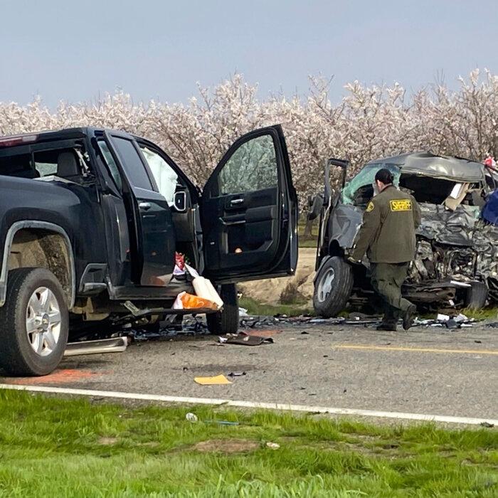 Police: 7 Farmworkers in Van, One Pickup Driver Killed in Head-On Crash in California Farming Region