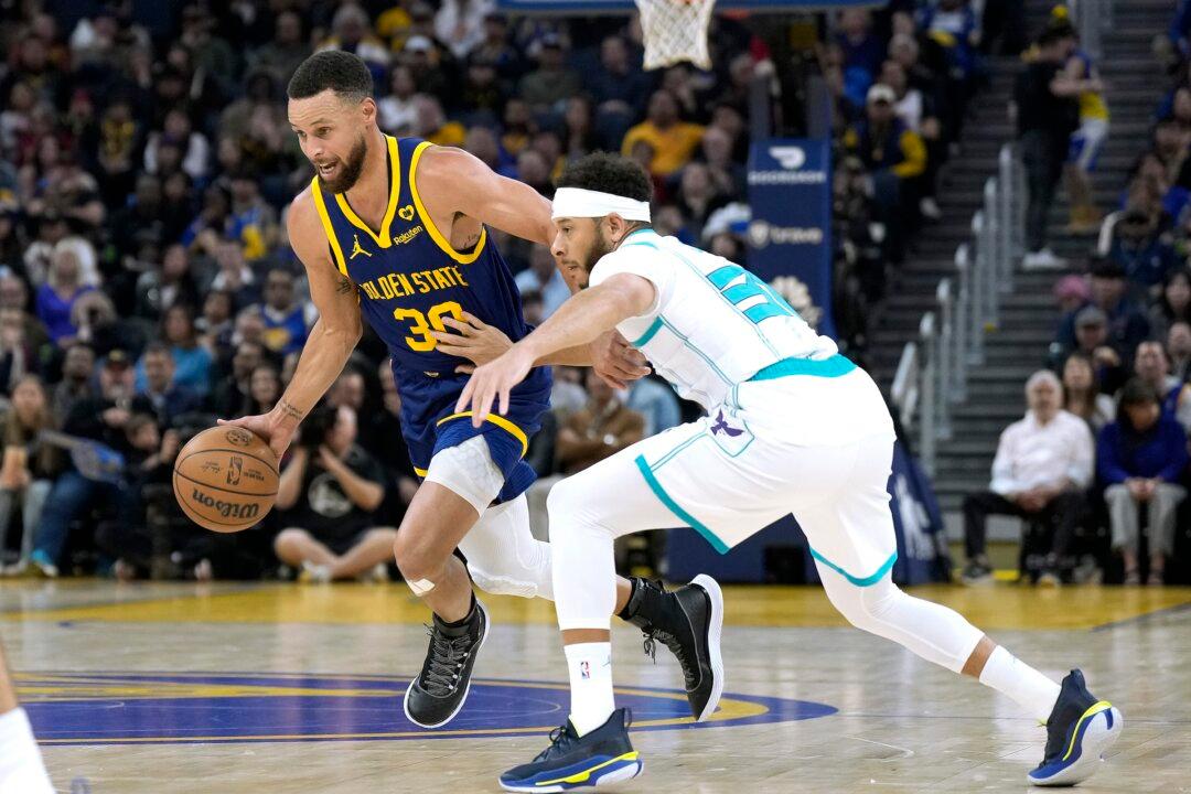 Warriors Hold Off Hornets in Defensive Struggle
