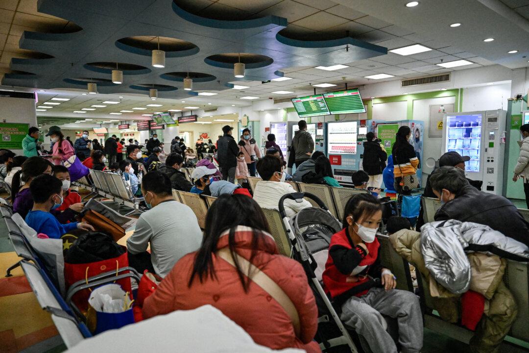 Residents in Beijing, East China Report Spike in COVID-19 Cases, Deaths After Chinese New Year