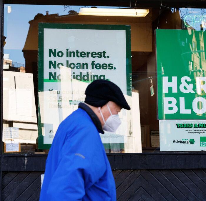 FTC Accuses H&R Block of Deleting Tax Data to Discourage Customers From Downgrading
