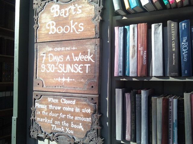 The hand-painted signage at Bart's Books gives the store an old-world feel. (<a href="https://en.wikipedia.org/wiki/Bart's_Books#/media/File:Bart's_books_detail.jpg">Dreamyshade/CC BY-SA 2.0</a>)