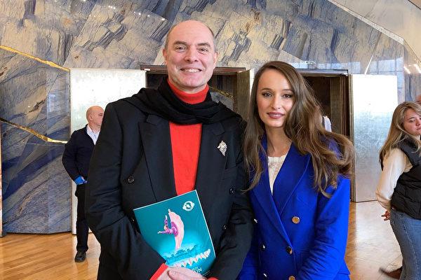 Wolf-Peter Langner and his wife, Anastasia, at the Shen Yun Performing Arts performance at Forum am Schlosspark in Ludwigsburg, Germany, on Feb. 18, 2024. (Yu Ping/The Epoch