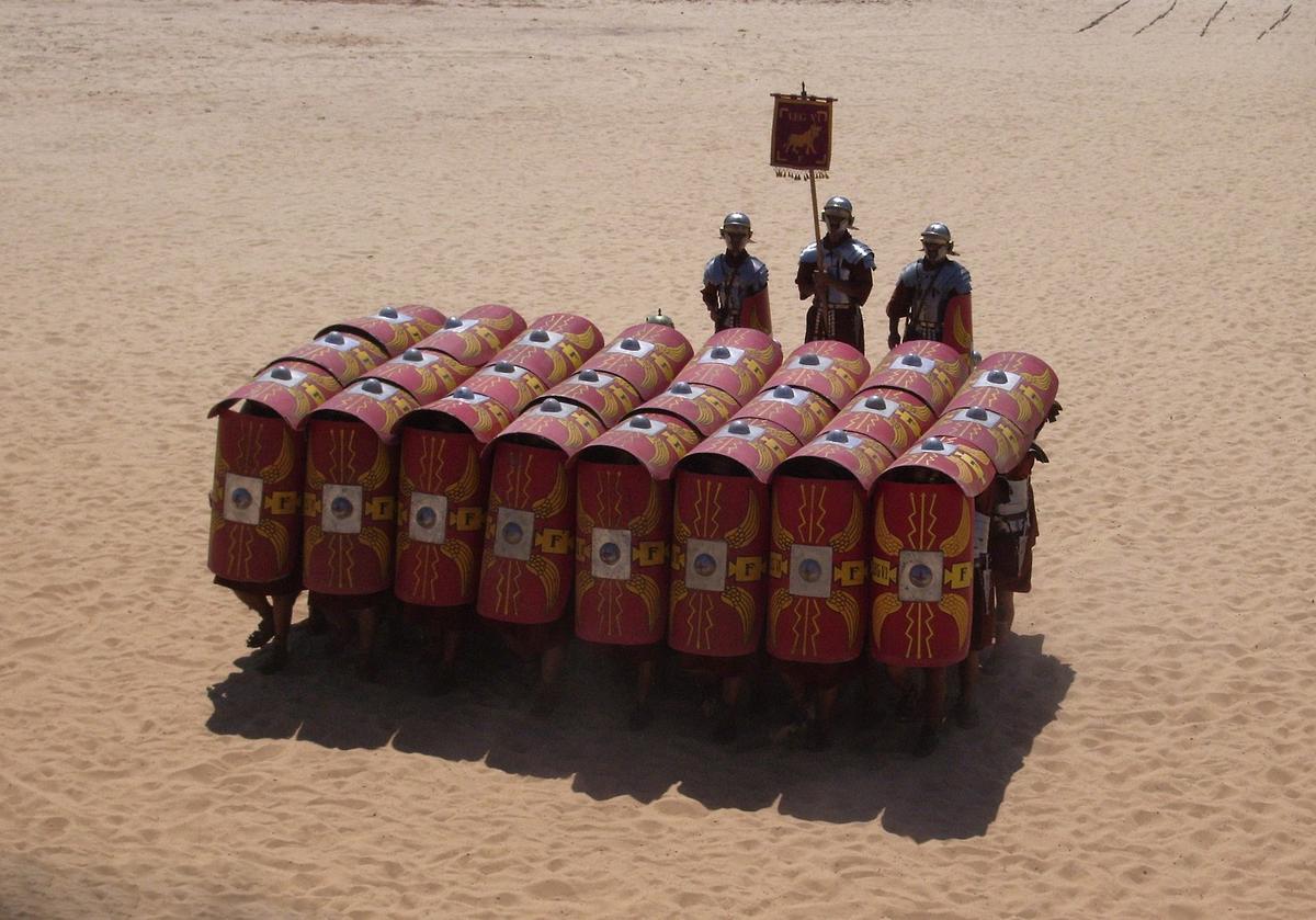 The ancient Roman military won many a battle using formations like this testudo arrangement. (Splette/<a style="font-size: 14px;" href="https://creativecommons.org/licenses/by-sa/2.0/deed.en" target="_blank" rel="nofollow noopener">CC BY-SA 2.0</a>)