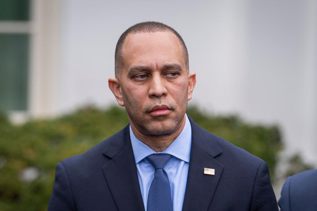Bipartisan Foreign Aid, Border Security Bill a ‘Nonstarter’ for House Democrats: Rep. Jeffries