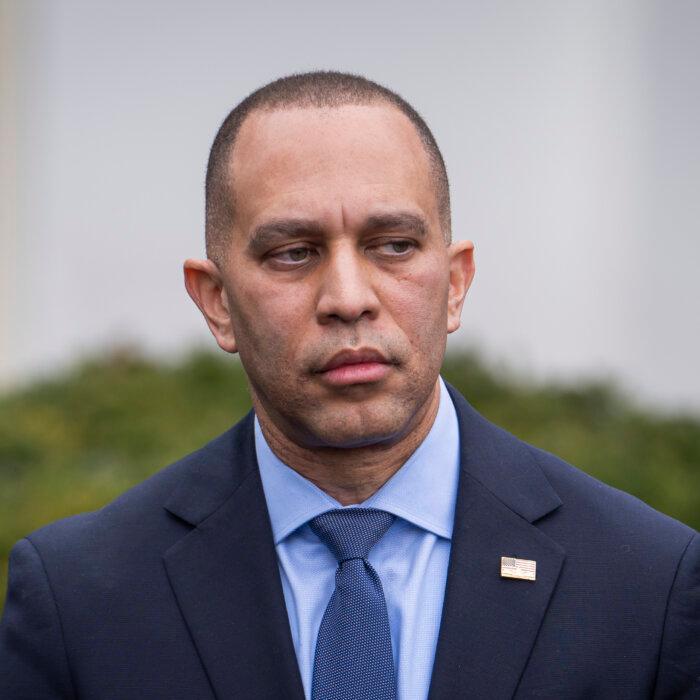 Bipartisan Foreign Aid, Border Security Bill a ‘Nonstarter’ for House Democrats: Rep. Jeffries