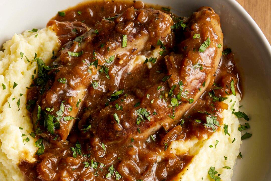 Enjoy a Taste of Irish Pub Fare With Bangers and Mash on St. Paddy’s Day
