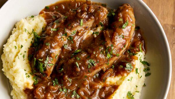 Enjoy a Taste of Irish Pub Fare With Bangers and Mash on Paddy’s Day