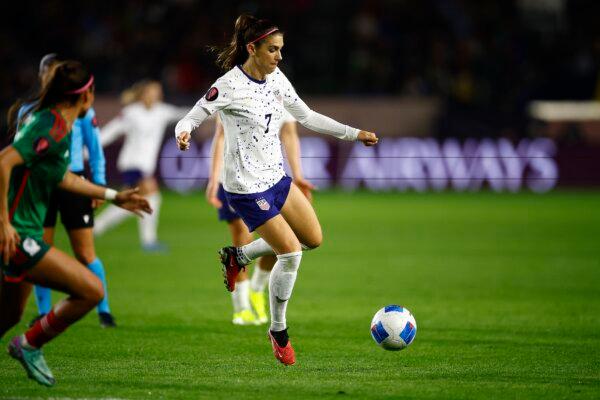 Alex Morgan (7) of United States controls the ball against Mexico in the second half during Group A—2024 CONCACAF W Gold Cup match in Carson, Calif., on February 26, 2024 (Ronald Martinez/Getty Images)