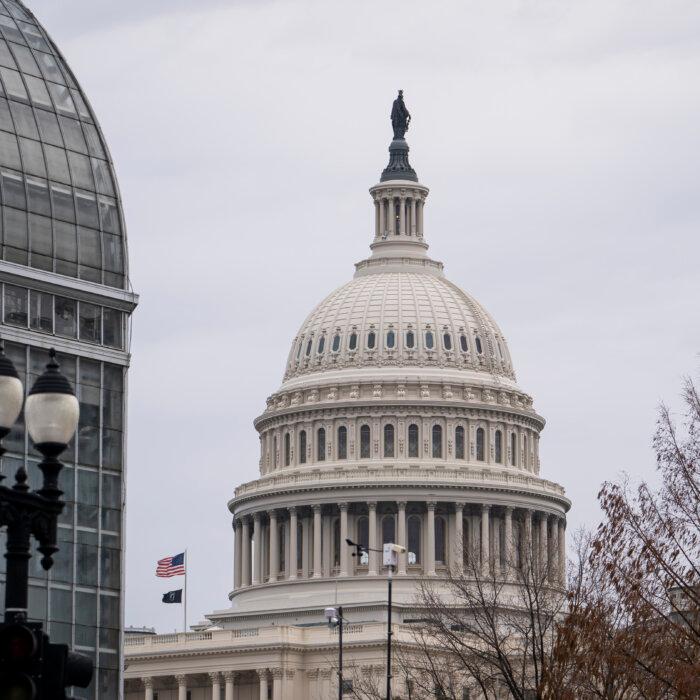 Senate Races to Pass Spending Package to Avert Shutdown Ahead of Deadline