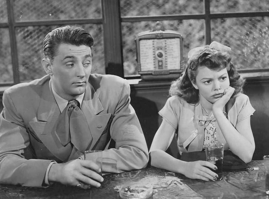 Bill Tabeshaw (Robert Mitchum) and Helen Ingersoll (Jean Porter), in "Till the End of Time." (RKO Radio Pictures)