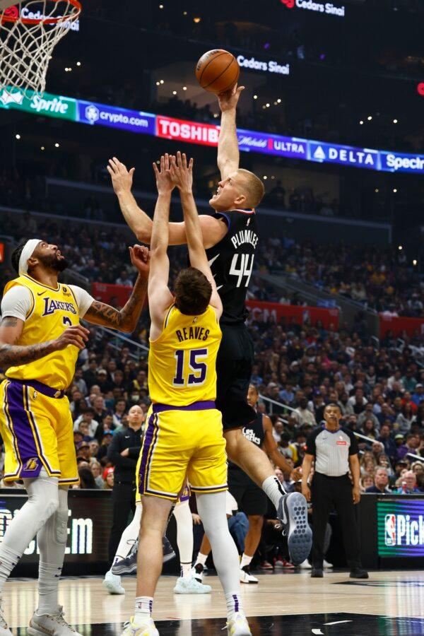 Mason Plumlee (44) of the LA Clippers takes a shot against Anthony Davis (3) and Austin Reaves (15) of the Los Angeles Lakers in the first half in Los Angeles on Feb. 28, 2024. (Ronald Martinez/Getty Images)