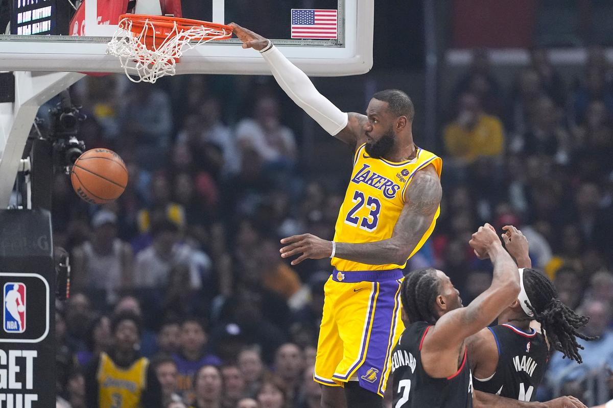 LeBron Scores 34 Points, Leads Lakers’ Rally From 21-point Deficit in 116–112 Win Over Clippers