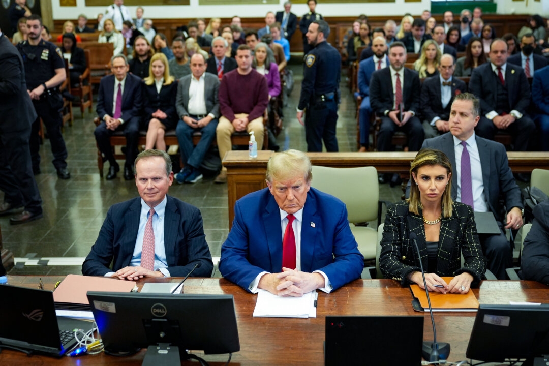 Тръмп може да тегли заеми, за да плати гаранцията от 450 милиона долара 34 image?url=https%3A%2F%2Fimg.theepochtimes.com%2Fassets%2Fuploads%2F2024%2F02%2F29%2Fid5597884 GettyImages 1925049879 OP