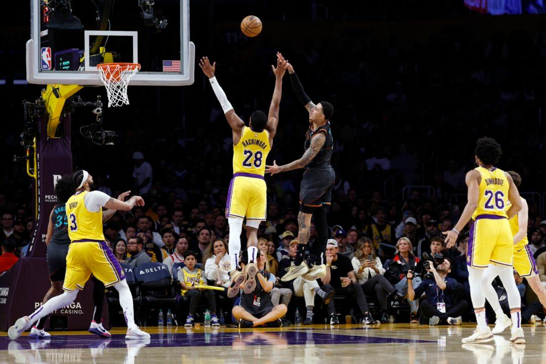 Lakers Pull out OT Win, Extend Wizards’ Skid