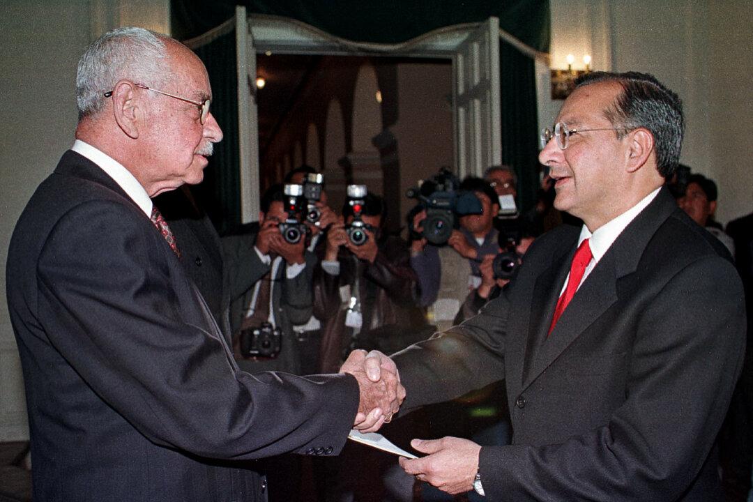 Ex-US Diplomat Pleads Guilty to Spying for Communist Cuba for Decades