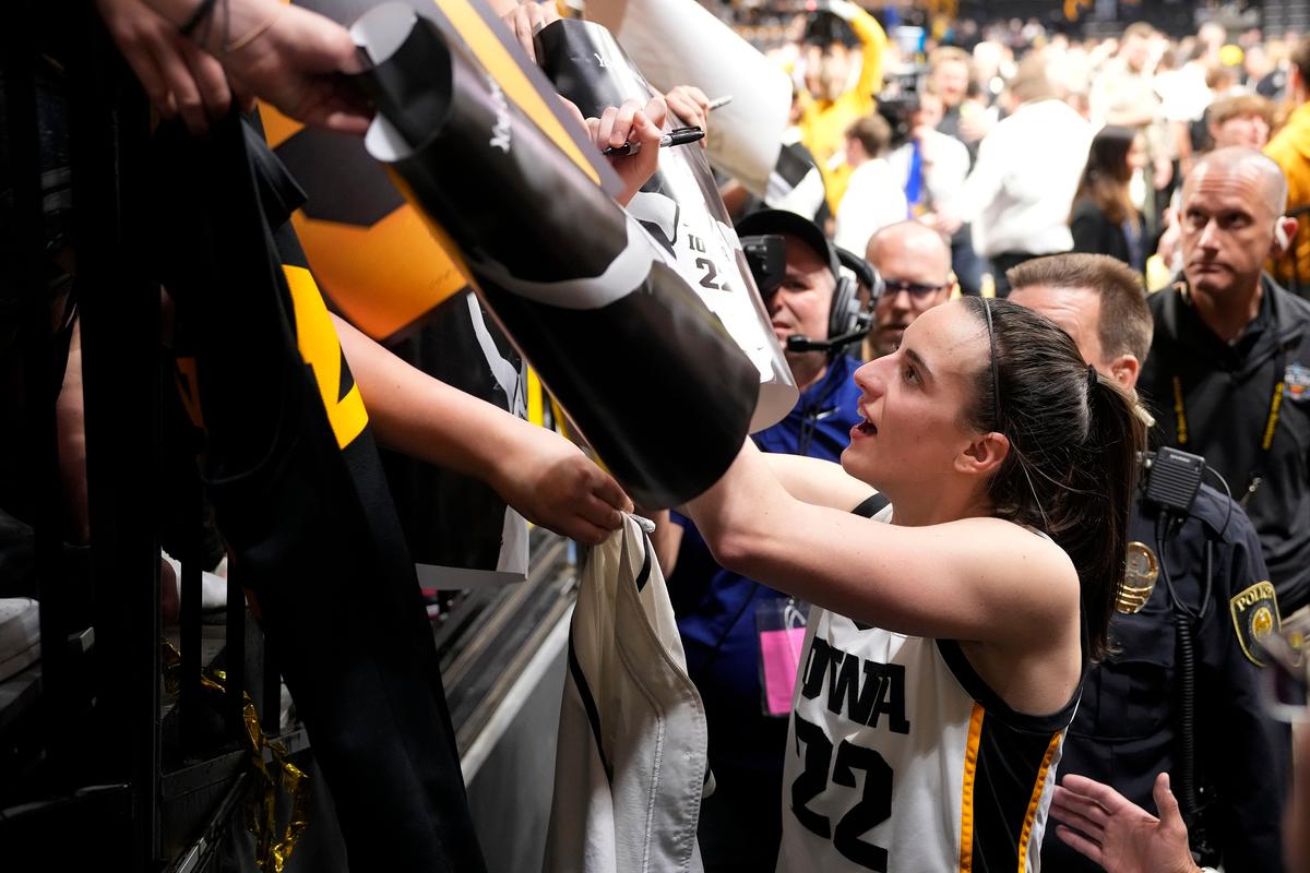 Iowa Star Caitlin Clark Declares for WNBA Draft, Will Skip Final Season of College Eligibility